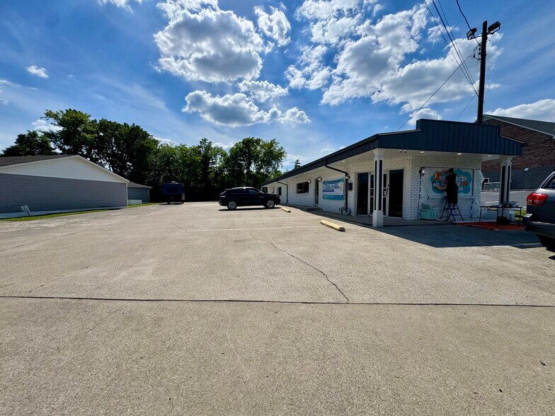 More Photos Of 124 10th St, Clarksville Coworking Space