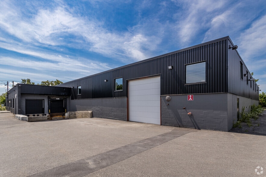 More Photos Of 131 Boul Hymus, Pointe-claire Industrial For Lease