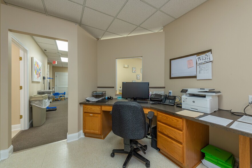 More Photos Of 110 Chadwick Square Ct, Hendersonville Medical For Sale