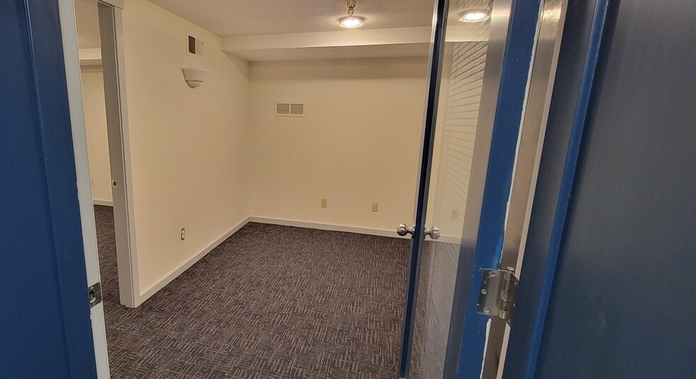 More Photos Of 2027-2035 Broadway, Boulder General Retail For Lease