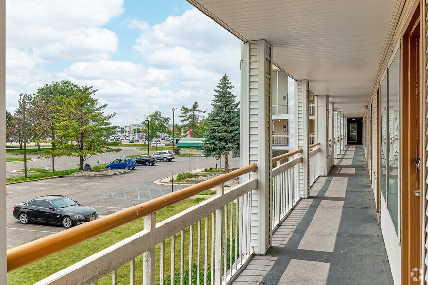 More Photos Of 1401 E Mall Dr, Holland Hotel For Sale