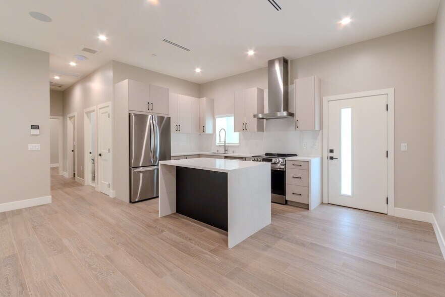 More Photos Of 2941 Mary St, La Crescenta Apartments For Sale