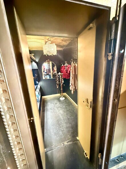 More Photos Of 122 E Center St, Le Roy Storefront Retail Residential For Lease