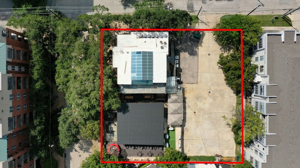 More Photos Of 1916 Baldwin St, Houston Bar For Lease