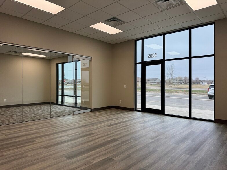 More Photos Of 5205 E 57th St, Sioux Falls Office For Sale