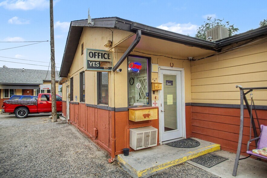 More Photos Of 801 W Broadway Ave, Bloomfield Hotel For Sale