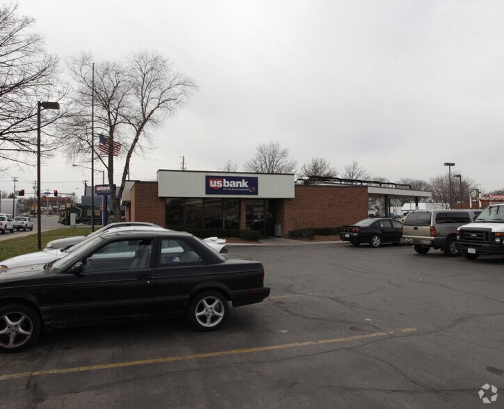 Primary Photo Of 115 E Euclid Ave, Des Moines General Retail For Sale