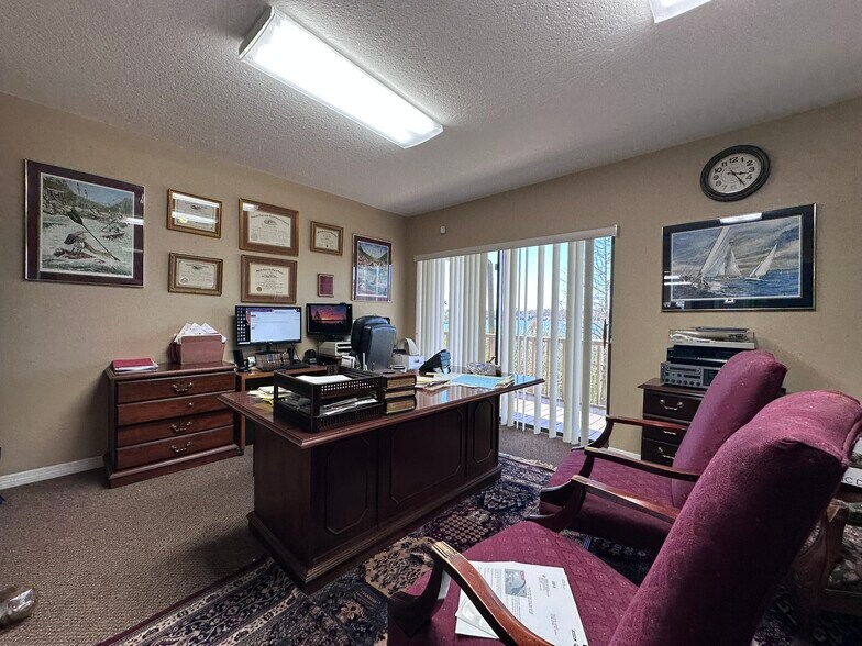 More Photos Of 2000 E Edgewood Dr, Lakeland Office For Lease