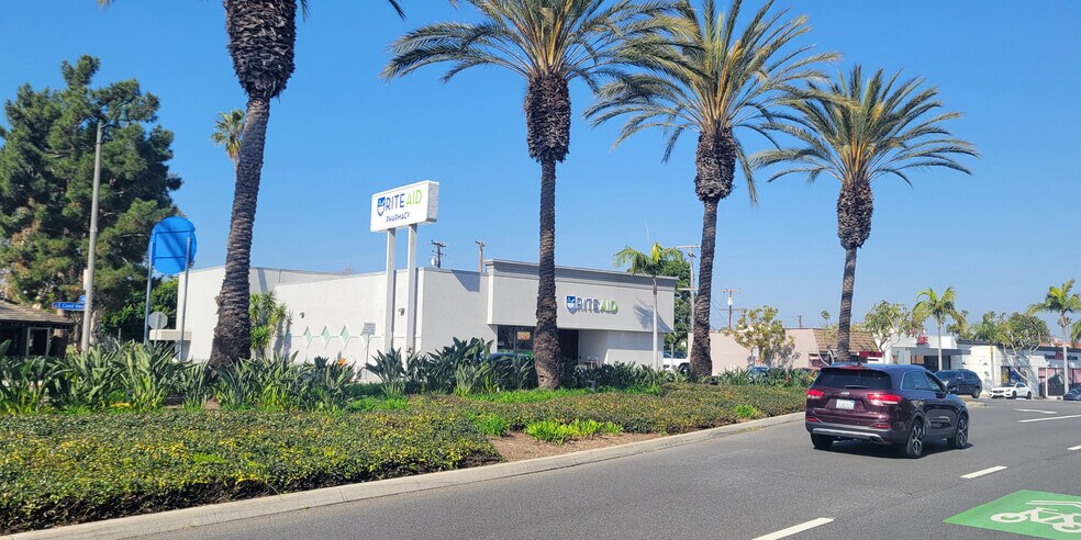 More Photos Of 3141 E Coast Hwy, Newport Beach Drugstore For Lease