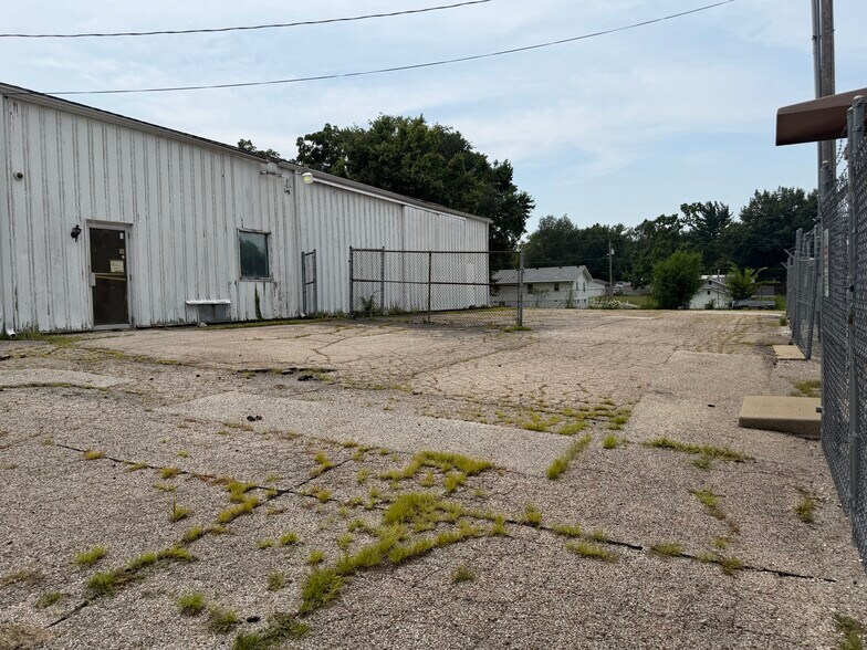 More Photos Of 709 N Lincoln Ave, Springfield Industrial For Sale