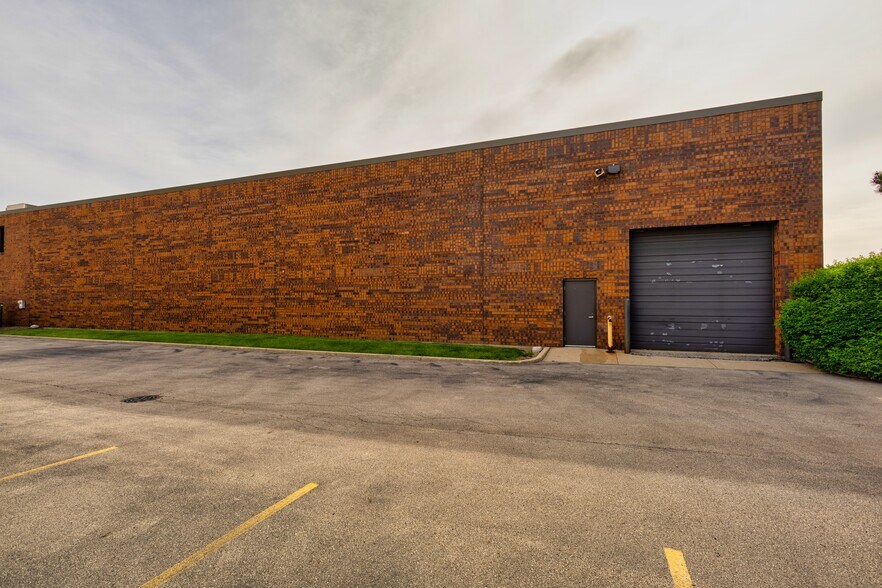 More Photos Of 1525 Holmes Rd, Elgin Industrial For Sale