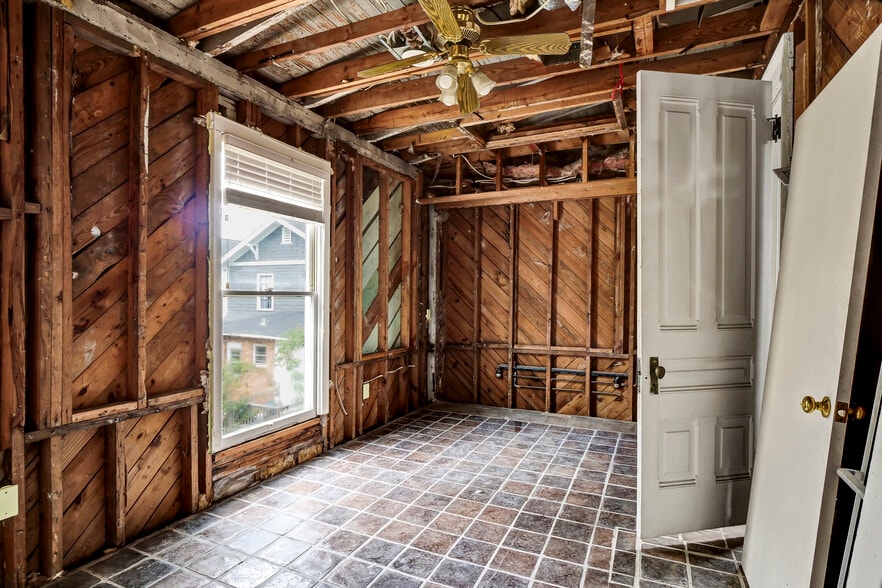 More Photos Of 708 Market St, Wilmington Apartments For Sale