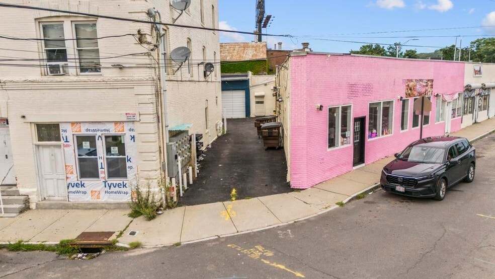 More Photos Of 868-872 Bank St, Waterbury Storefront Retail Residential For Sale