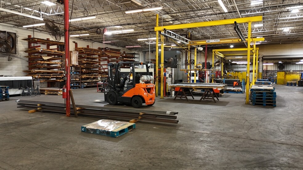 More Photos Of 2902 E Sligh Ave, Tampa Warehouse For Lease