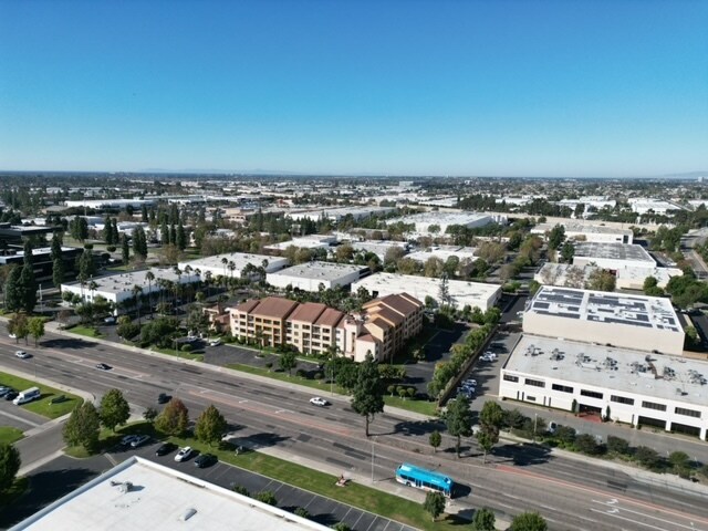 More Photos Of 3700 W Segerstrom Ave, Santa Ana Warehouse For Lease