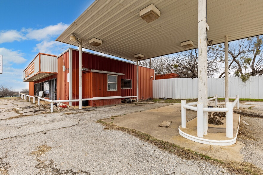 More Photos Of 506 W Loop 254, Ranger Convenience Store For Sale