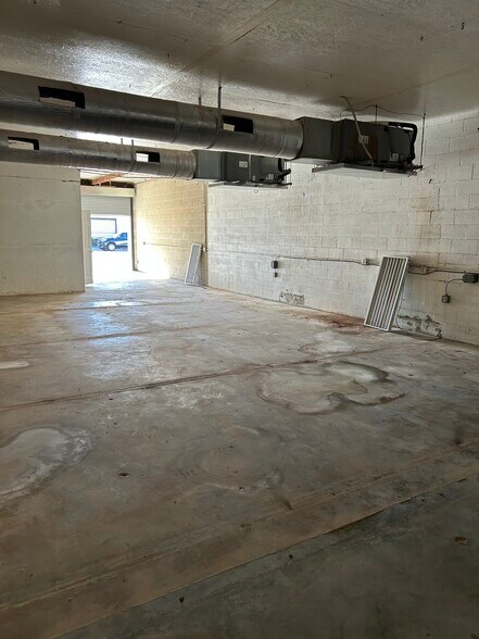 More Photos Of 15111 Keswick St, Van Nuys Warehouse For Sale