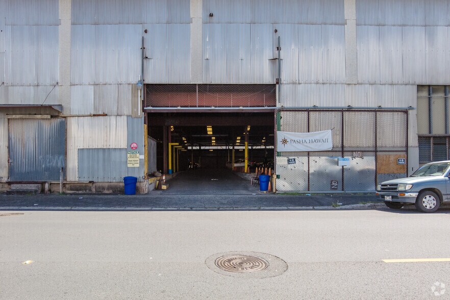 More Photos Of 938 Kohou St, Honolulu Warehouse For Lease