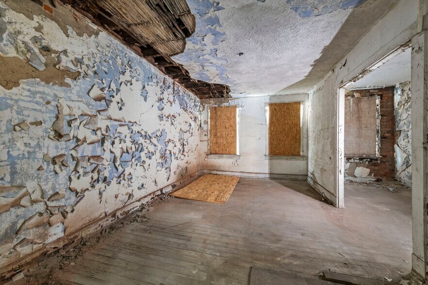 More Photos Of 1648 Vine St, Cincinnati Storefront Retail Residential For Sale