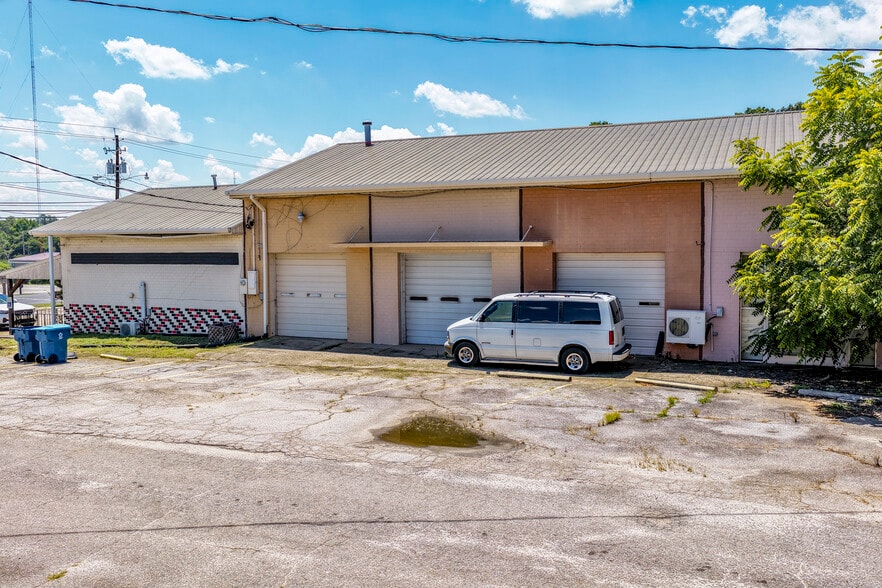 More Photos Of 1358 W Main St, Forest City Warehouse For Sale