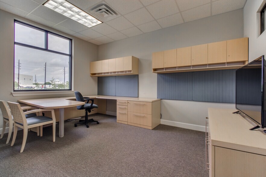 More Photos Of 830 Julie Rivers Dr, Sugar Land Medical For Sale