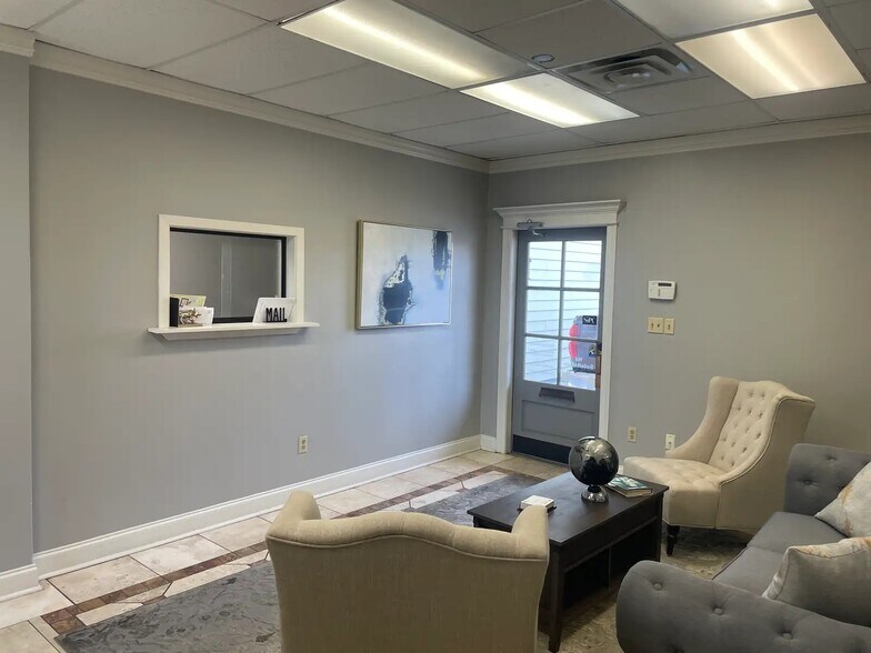 More Photos Of 140 Rue Beauregard, Lafayette Office For Sale