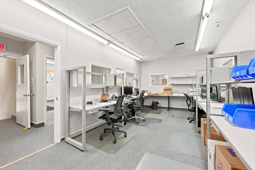 More Photos Of 806 Beaver St, Bristol Office For Sale