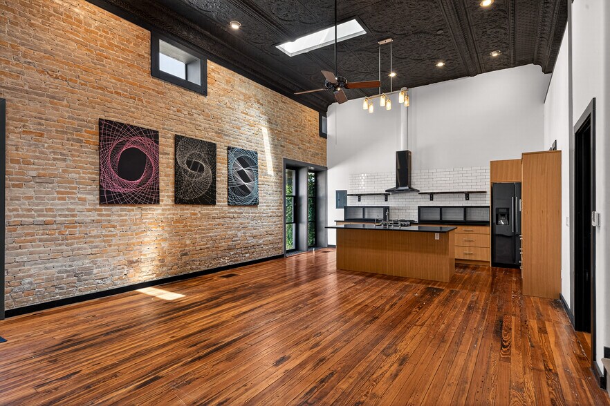 More Photos Of 612-614 High St, Comfort Storefront Retail Residential For Lease