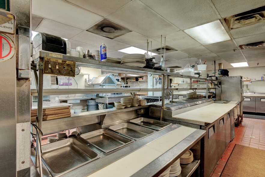 More Photos Of 1702 Park Hill Dr, Gainesville Restaurant For Sale