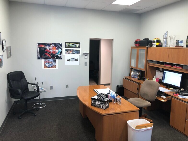More Photos Of 114 Venture Dr, Pataskala Warehouse For Lease