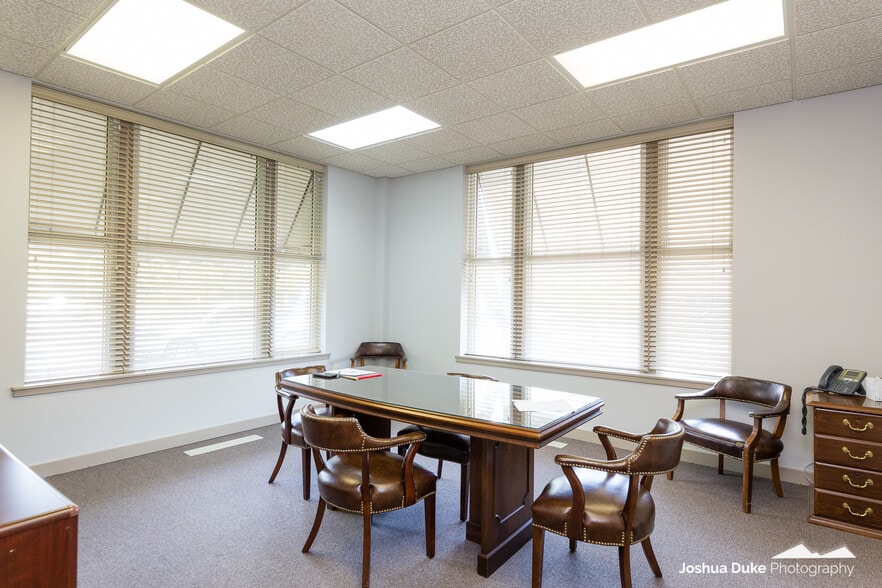 More Photos Of 215 N College Ave, Fayetteville Office For Lease