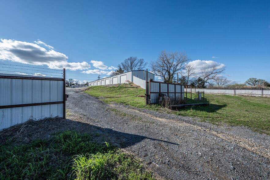 More Photos Of 11206 N Broadway Ave, Ada Warehouse For Sale