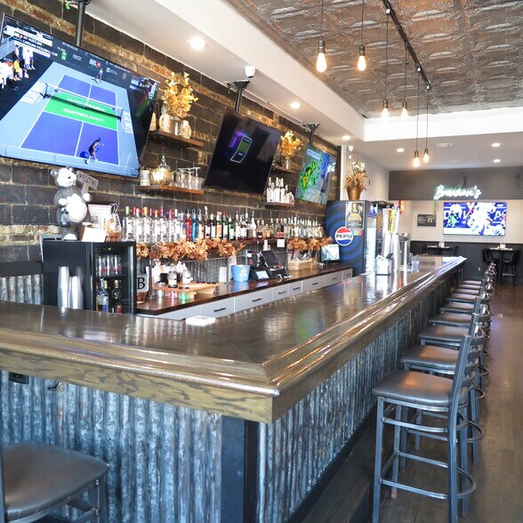 More Photos Of 139 E Walnut St, Oglesby Restaurant For Sale