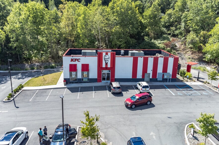 More Photos Of 900 S State St, Clarks Summit Fast Food For Lease