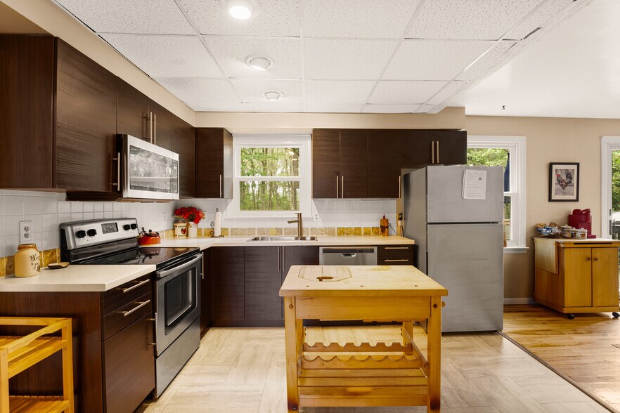 More Photos Of 162 Black Bear Run, Berlin Specialty For Sale