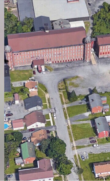 More Photos Of 17 Mill Pl, New York Mills Warehouse For Lease