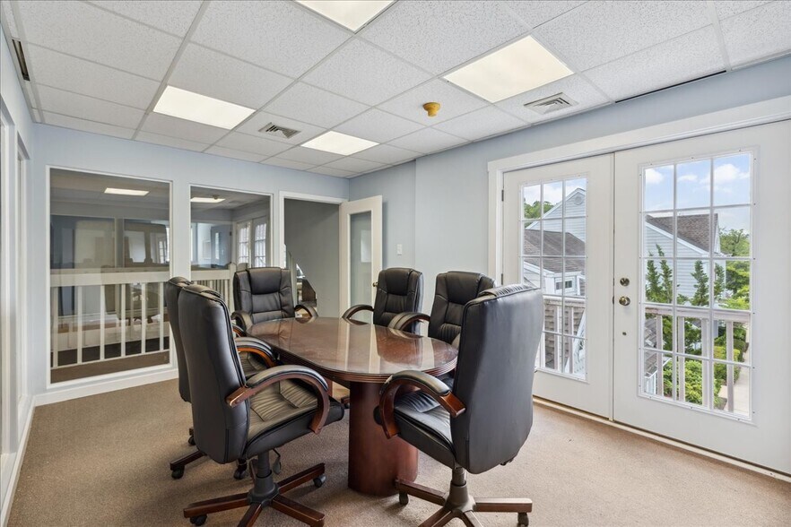 More Photos Of 10 Mystic Ln, Malvern Loft Creative Space For Sale