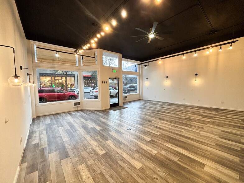 More Photos Of 265 S Main St, Independence Storefront Retail Office For Sale