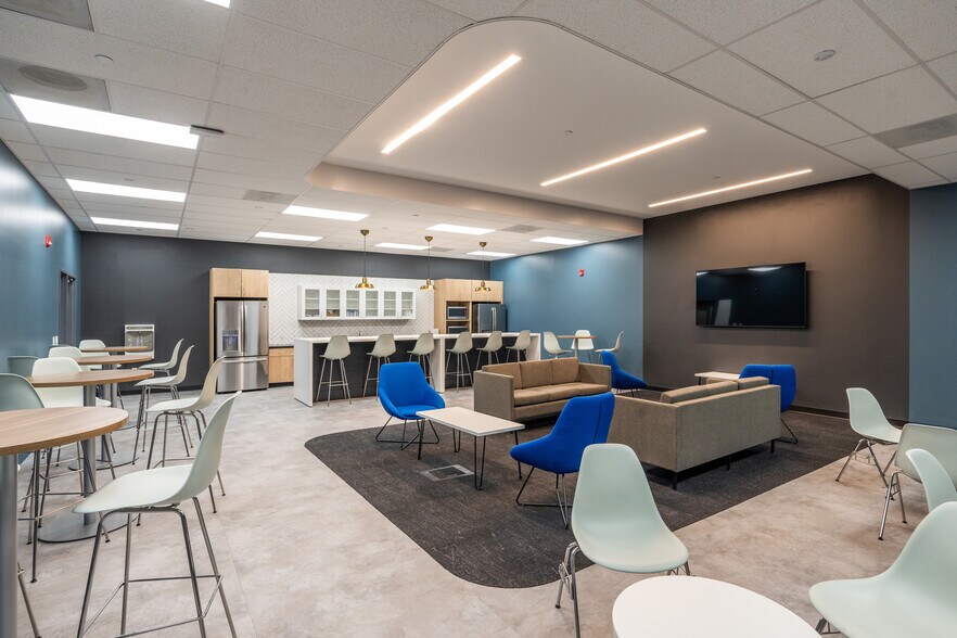 More Photos Of 200-206 Welsh Rd, Horsham Township Research And Development For Lease