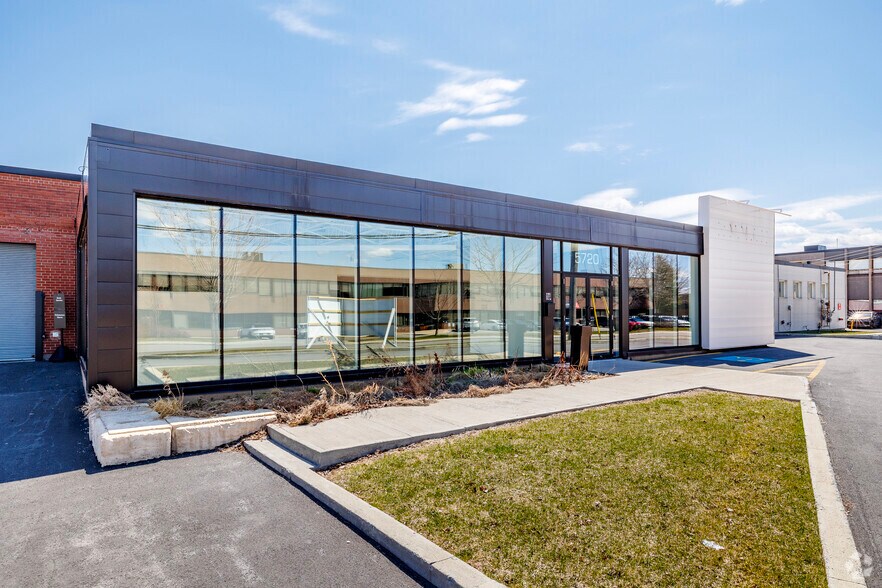 More Photos Of 5720-5726 Ferrier, Mont-Royal Manufacturing For Lease
