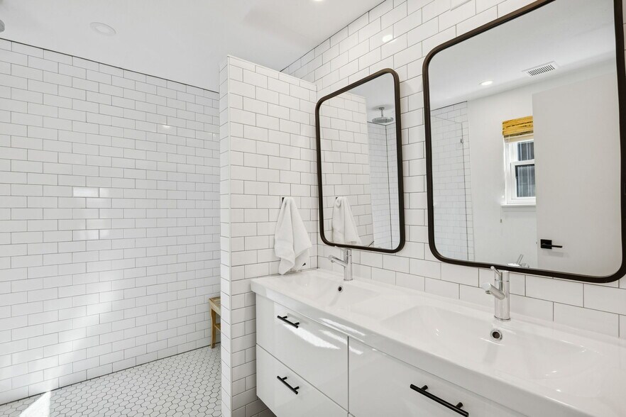 More Photos Of 10130 Billy Mitchell, McKinney Specialty For Sale