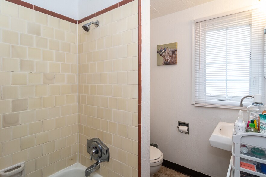 More Photos Of 435 NE Winchester St, Roseburg Multifamily For Sale
