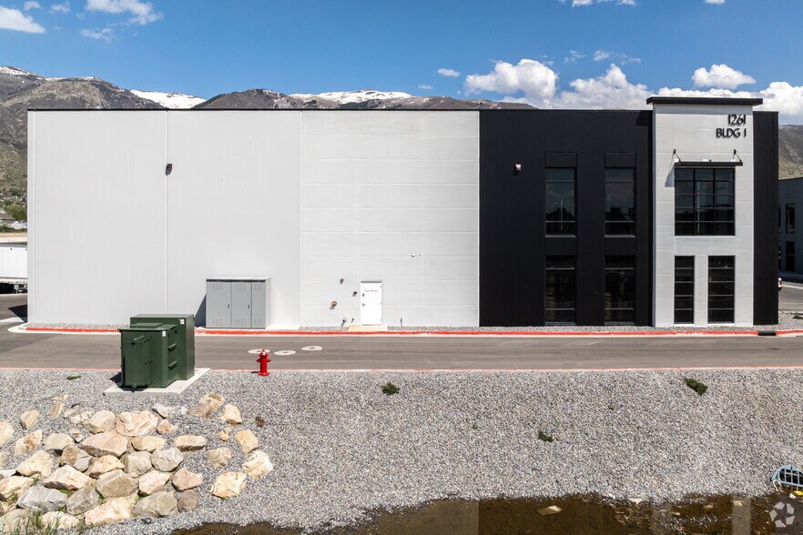 More Photos Of 1261 650, Farmington Light Distribution For Lease