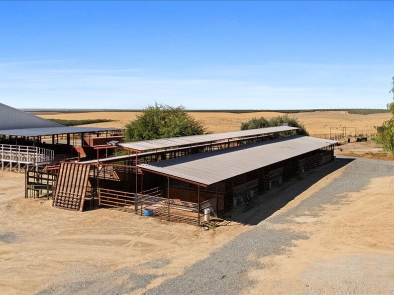 More Photos Of 34338 Nevis Ave, Mc Farland Horse Stables For Sale