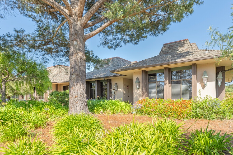 More Photos Of 26535 Carmel Rancho Blvd, Carmel Medical For Lease