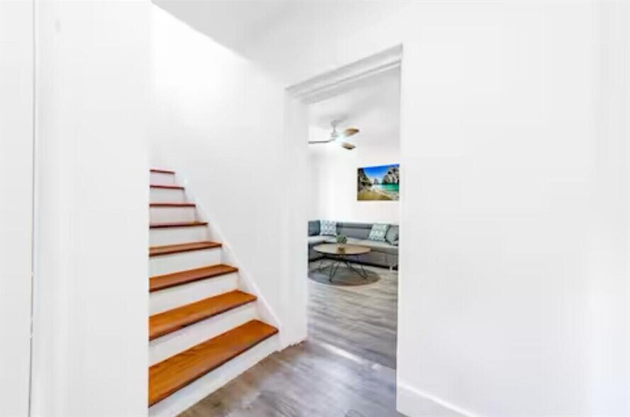 More Photos Of 2617 NE 13th Ct, Fort Lauderdale Apartments For Sale