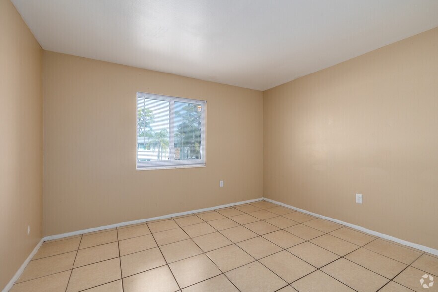 More Photos Of 8372 Beacon Blvd, Fort Myers Apartments For Sale