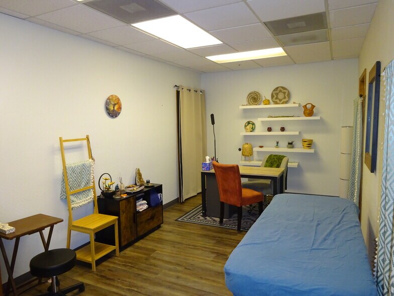 More Photos Of 301 E Bethany Home Rd, Phoenix Office For Sale