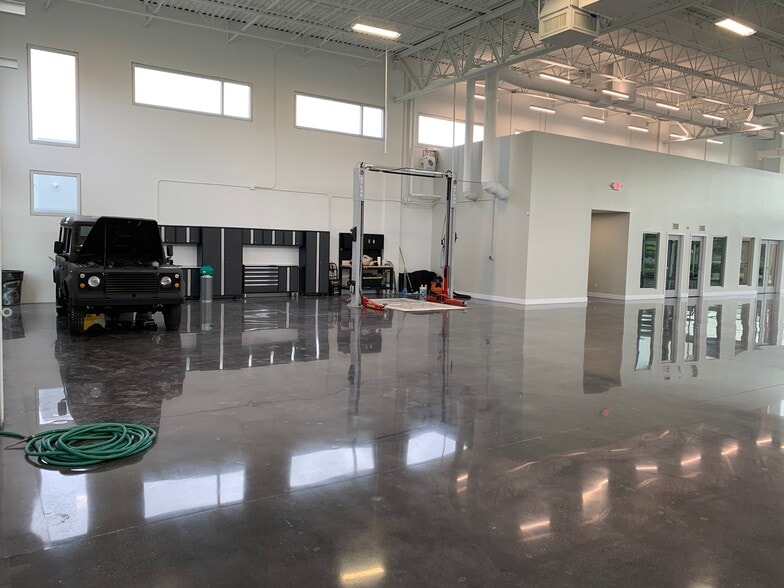 More Photos Of 1107 Wallace Dr, Delray Beach Showroom For Sale