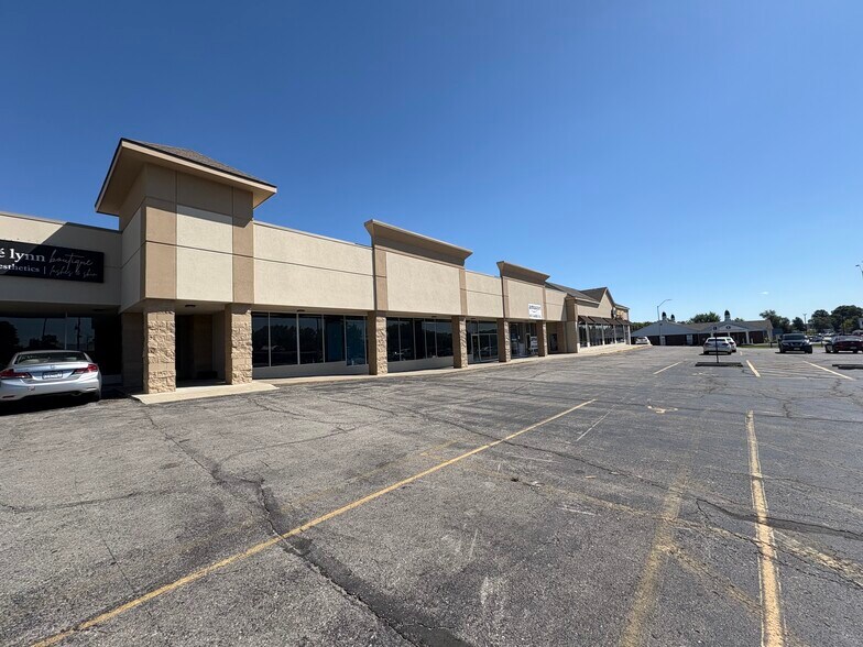 More Photos Of 114-138 E North Ave, Belton General Retail For Sale
